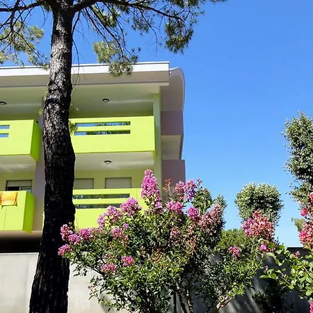 Bright Star Apartman